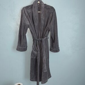 Liz Claiborne women’s robe. Gray color. Very good condition